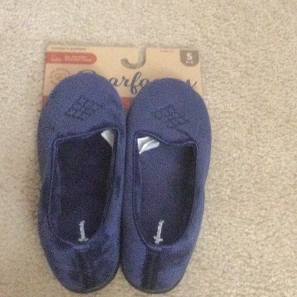 Dear foams Slippers NWT
